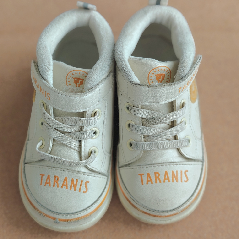 Taranis Kids Sneakers in Cream and Orange